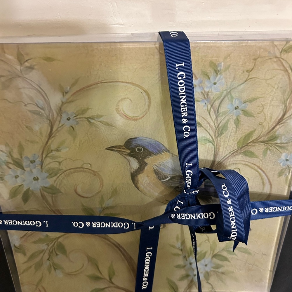 New Apropos Home Collection Godinger Floral With Bird Decor